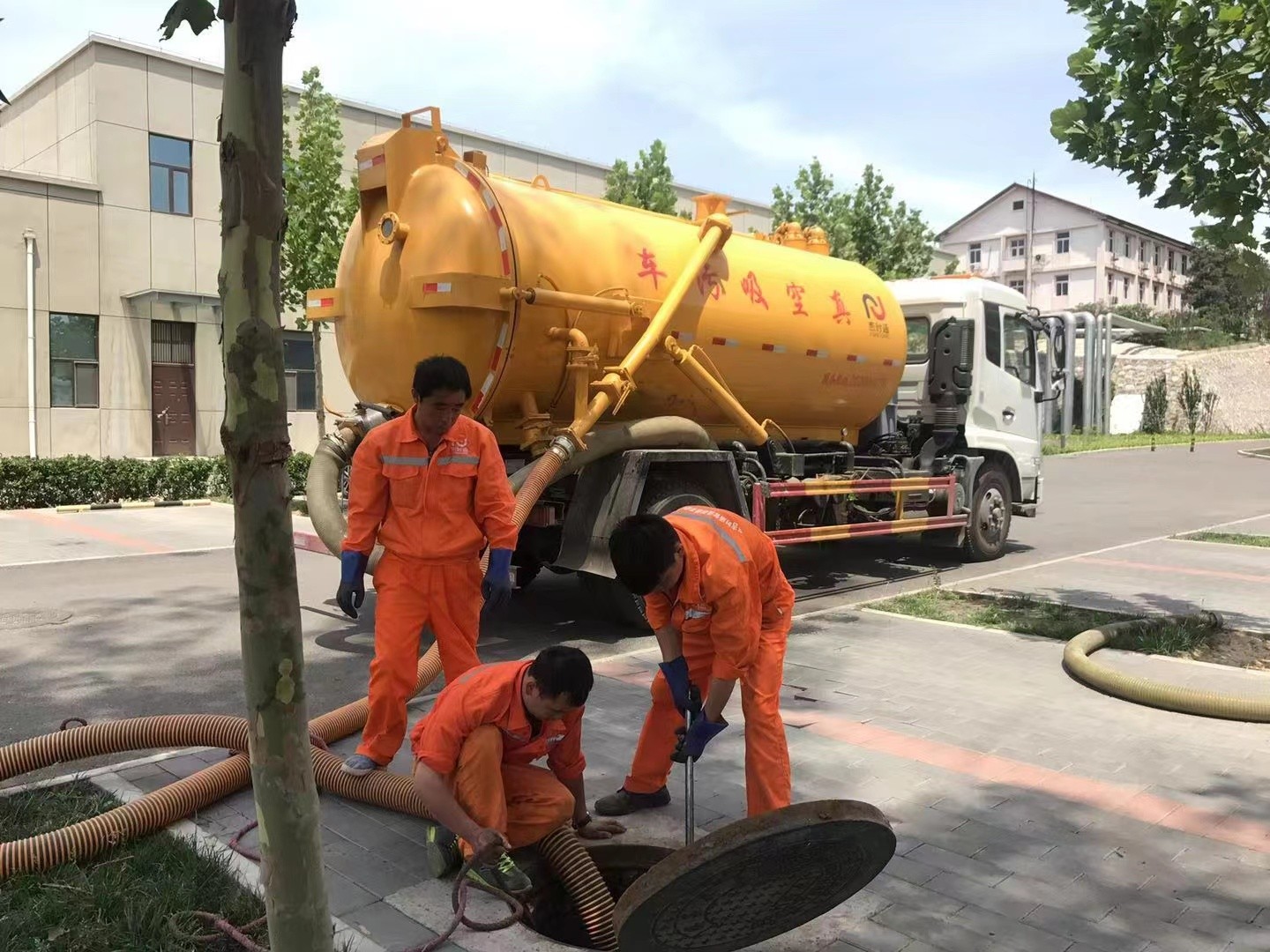 东莞化粪池清理与5-8吨吸粪车施工效率分析